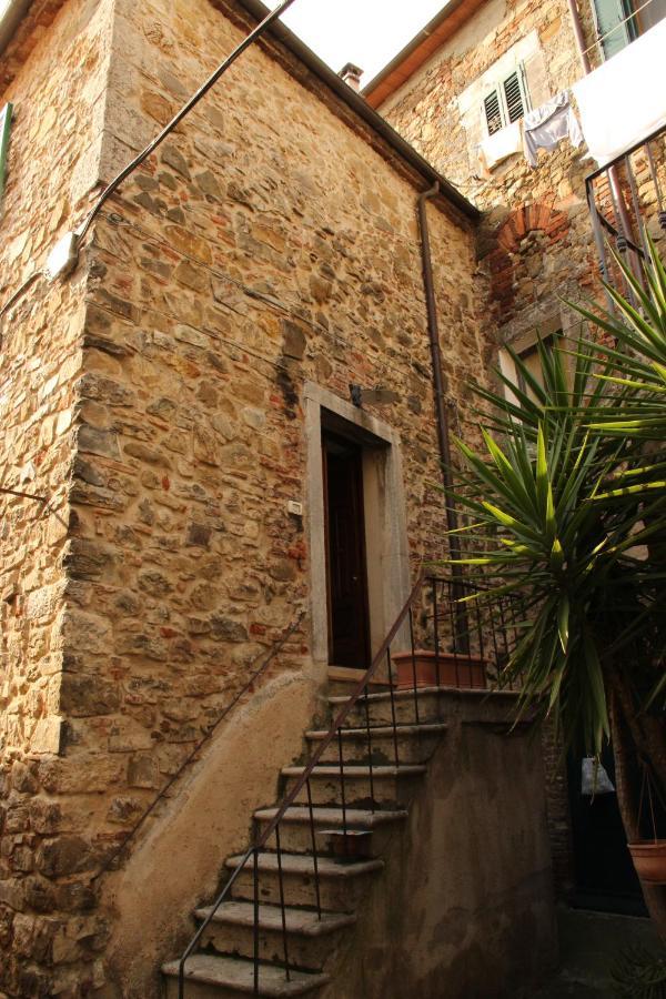 Trilocale Nel Centro Storico Daire Montemerano Dış mekan fotoğraf